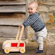 ANDADOR CON BLOQUES DE MADERA